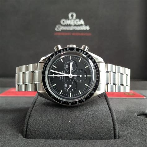 omega speedmaster moonwatch service cost